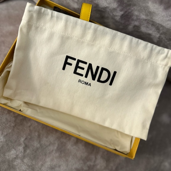 Fendi - Picture 7 of 8